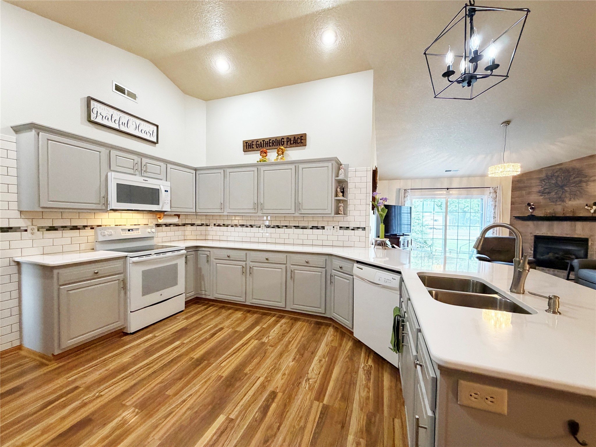1220 E Orchard Beach Lane C Property Photo 4