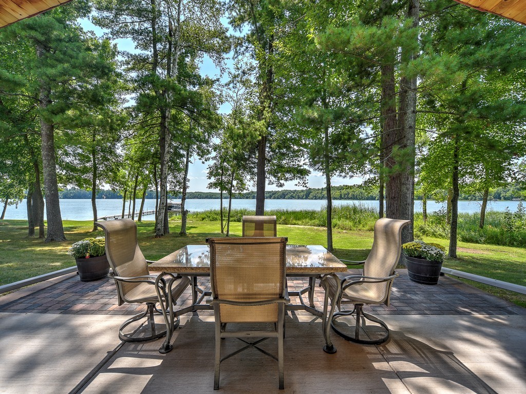 8687 Grover Point Road Property Photo 3