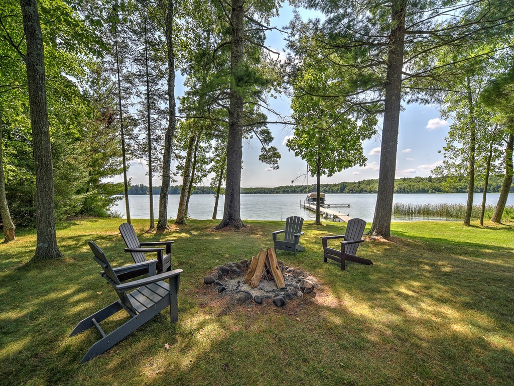 8687 Grover Point Road Property Photo 4