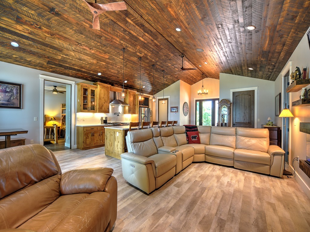 8687 Grover Point Road Property Photo 7