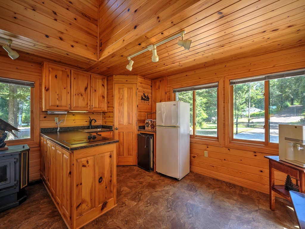 8687 Grover Point Road Property Photo 32