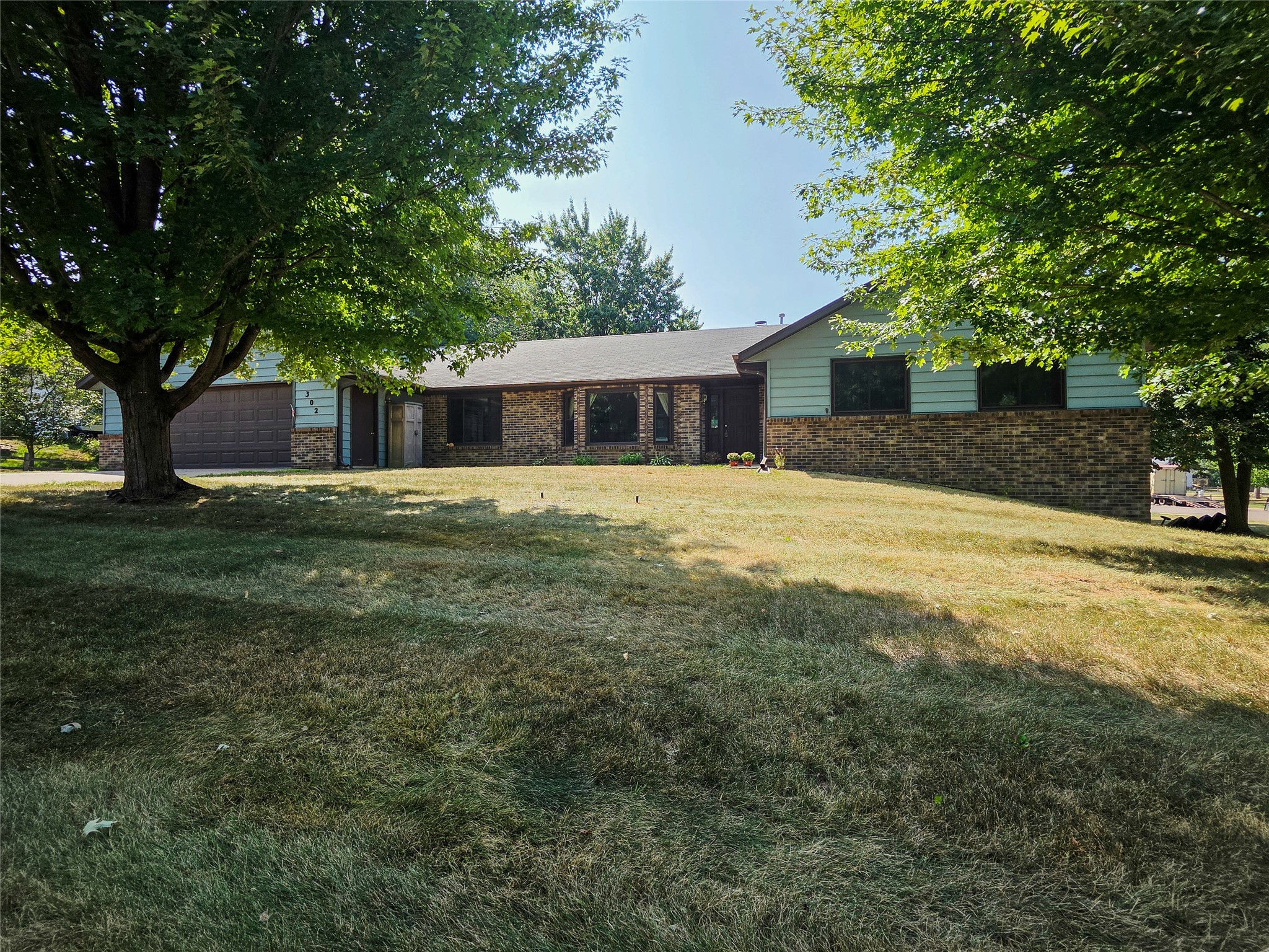 302 Summit Court Property Photo 1