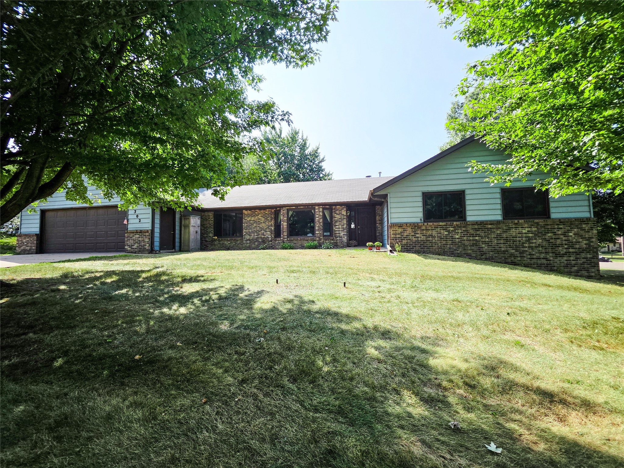 302 Summit Court Property Photo 1