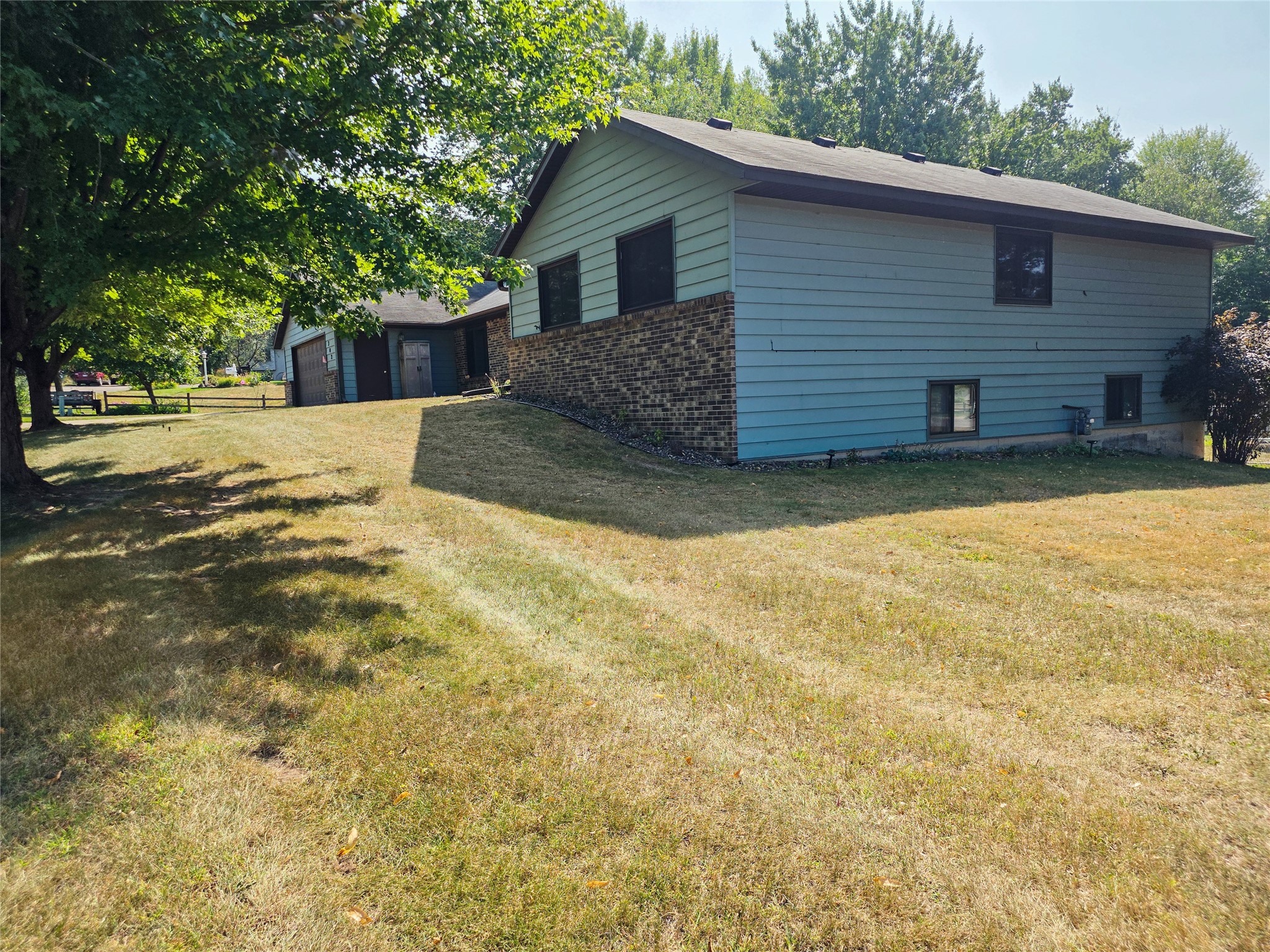 302 Summit Court Property Photo 28