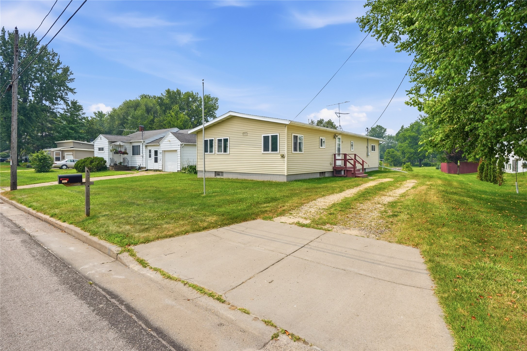 706 N Stone Street Property Photo 4