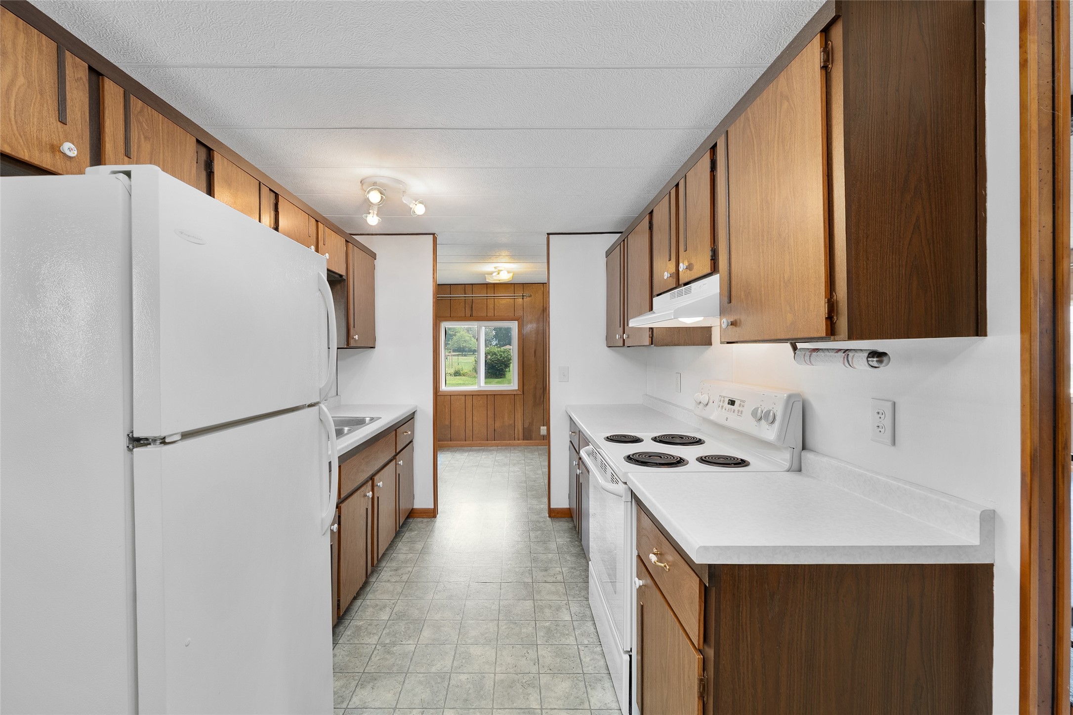 706 N Stone Street Property Photo 8