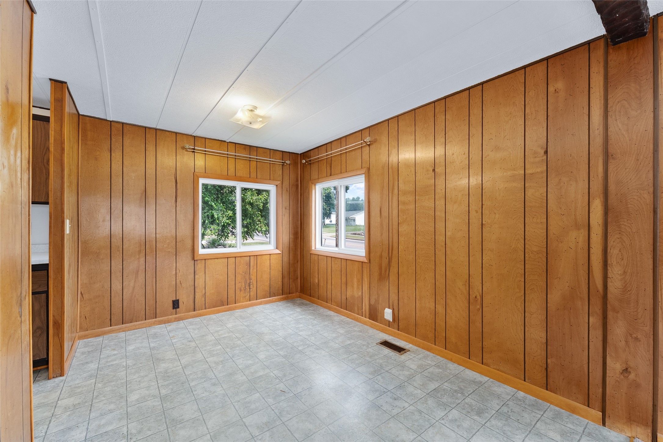 706 N Stone Street Property Photo 13