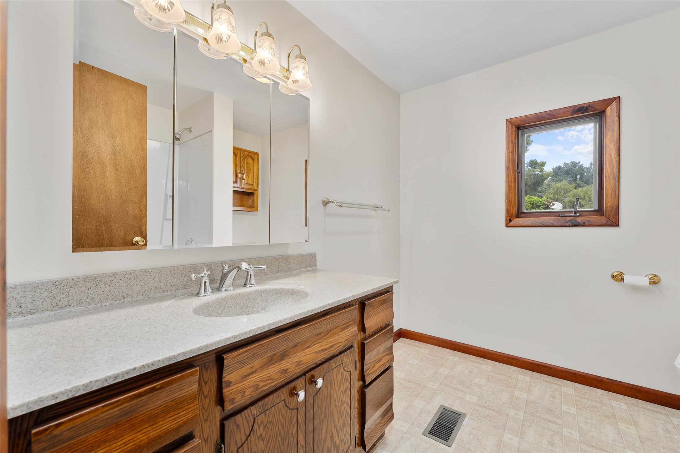 706 N Stone Street Property Photo 21