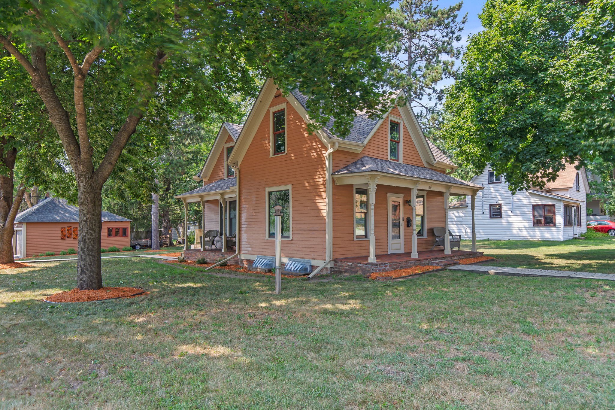 1221 10th Street E Property Photo 5