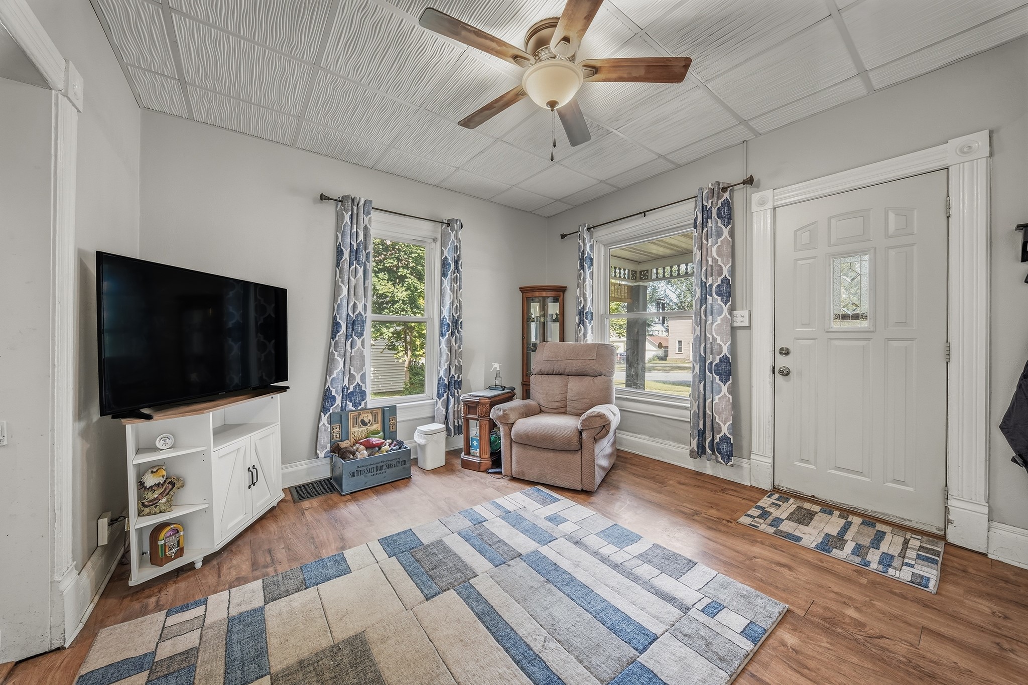 1551 E Madison Street Property Photo 2