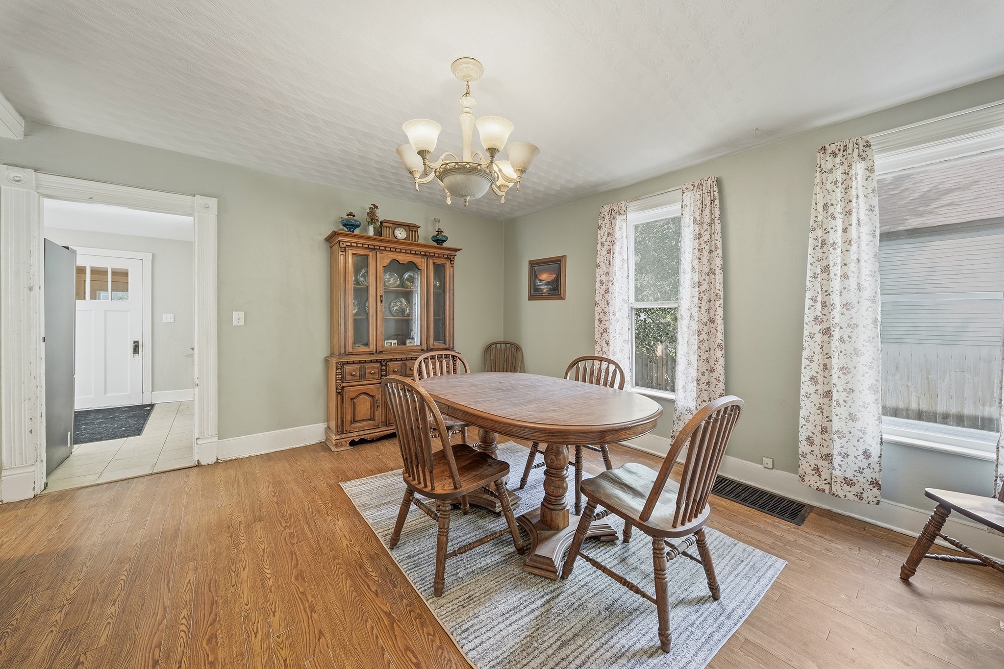 1551 E Madison Street Property Photo 9