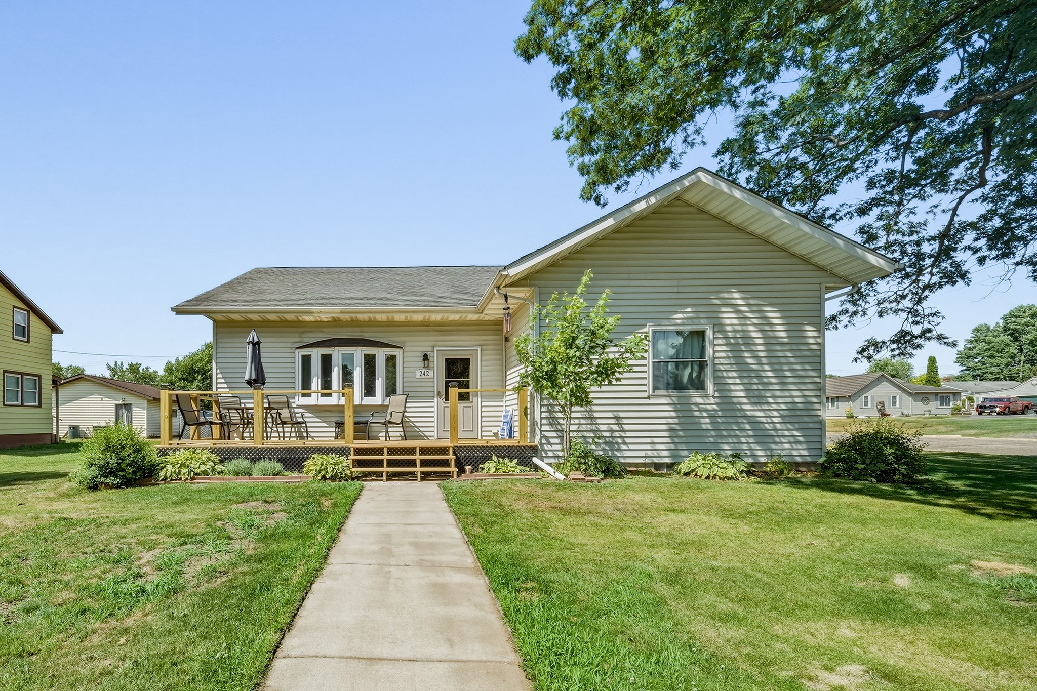 242 2nd Avenue Property Photo 1