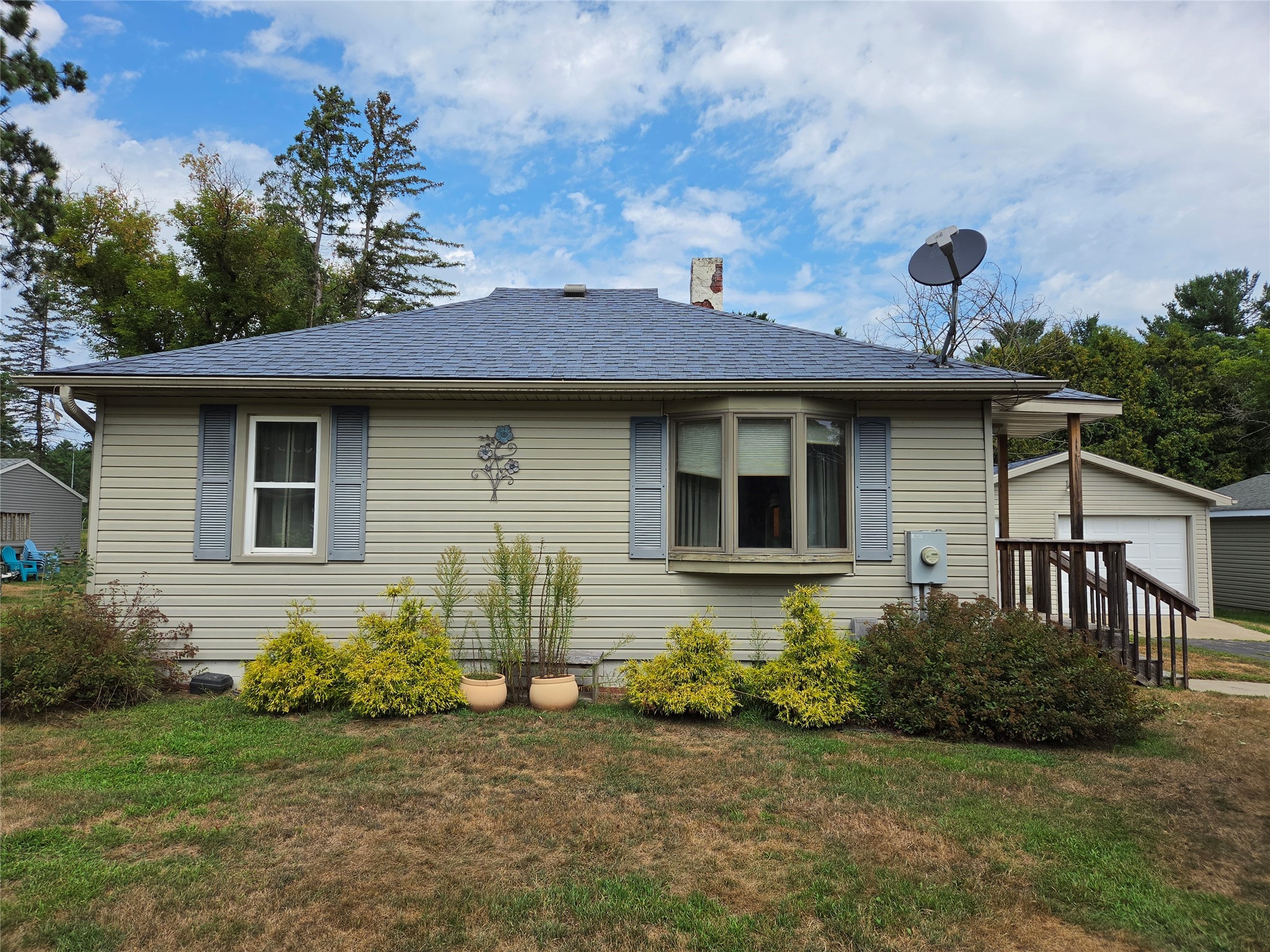813 Golf Road Property Photo 2