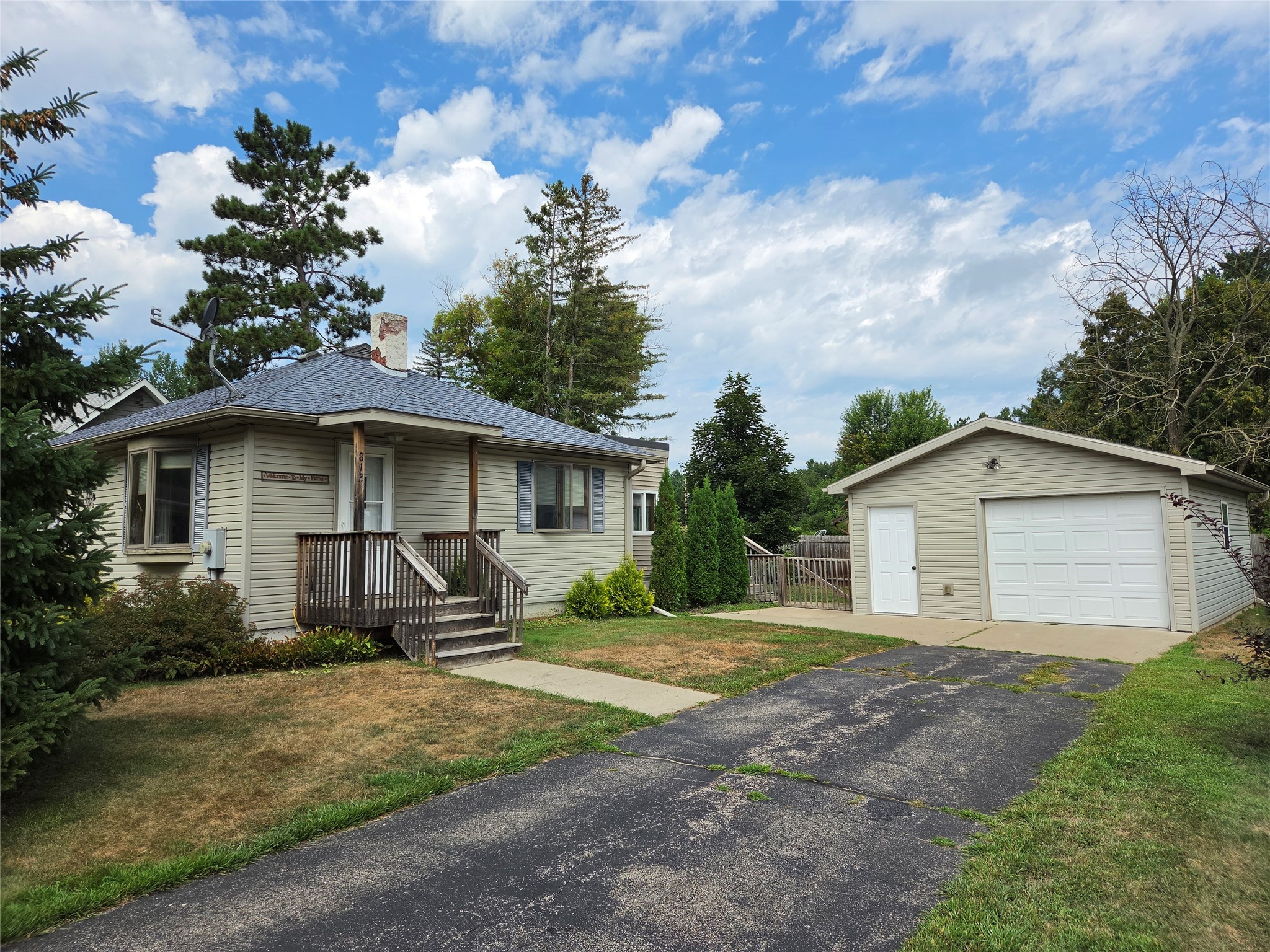 813 Golf Road Property Photo 6
