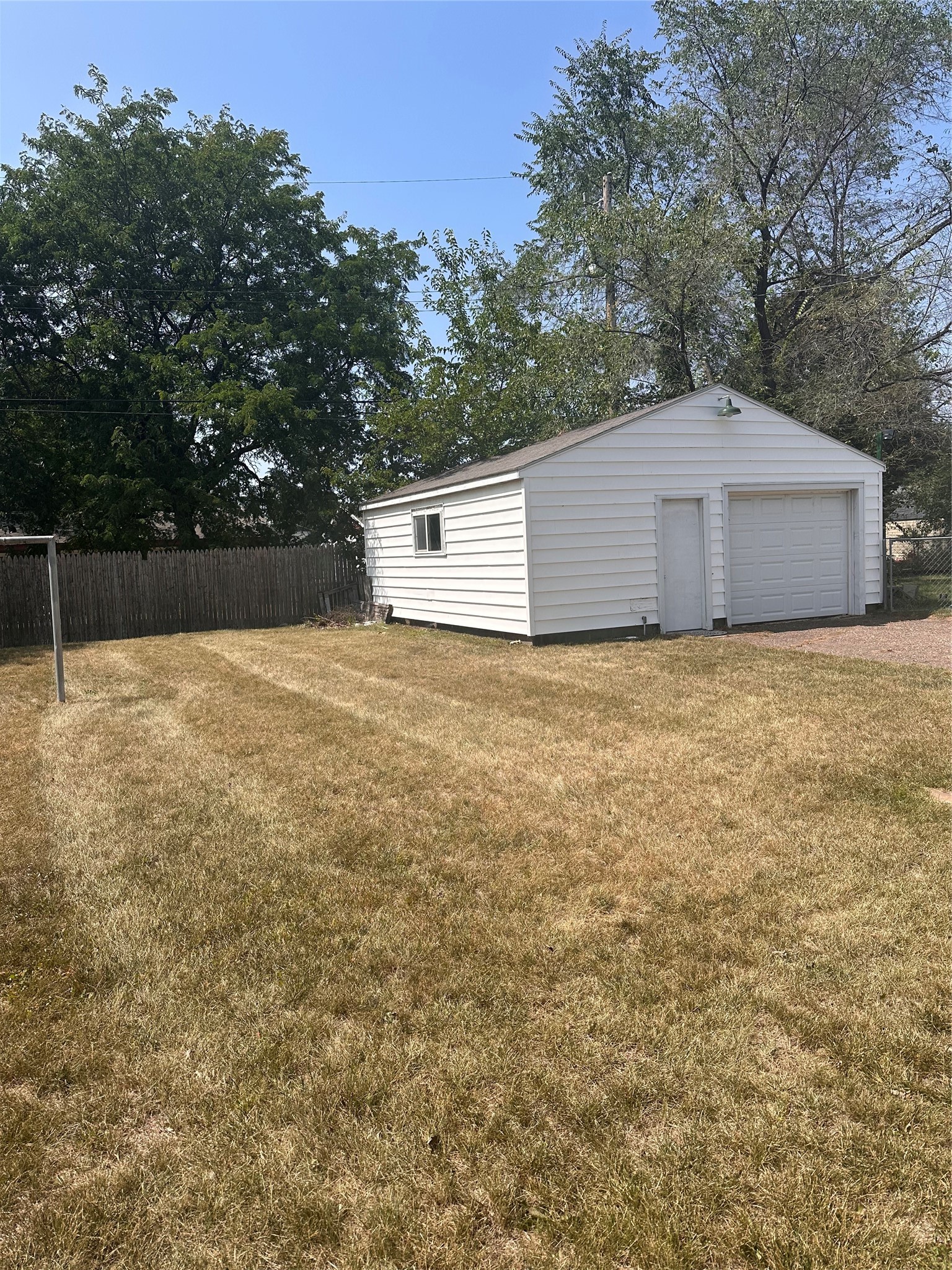 1518 Starr Avenue Property Photo 3
