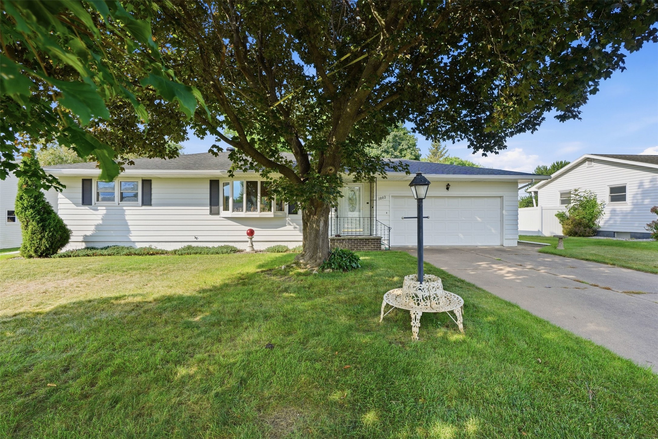1002 Leonard Drive Property Photo 1