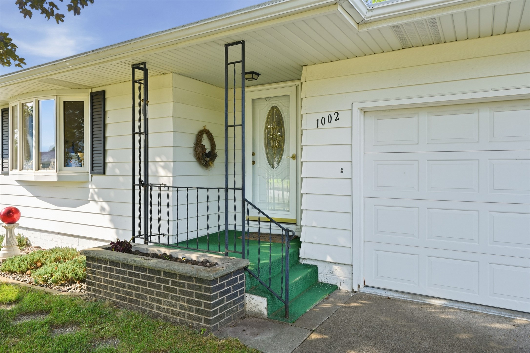 1002 Leonard Drive Property Photo 2