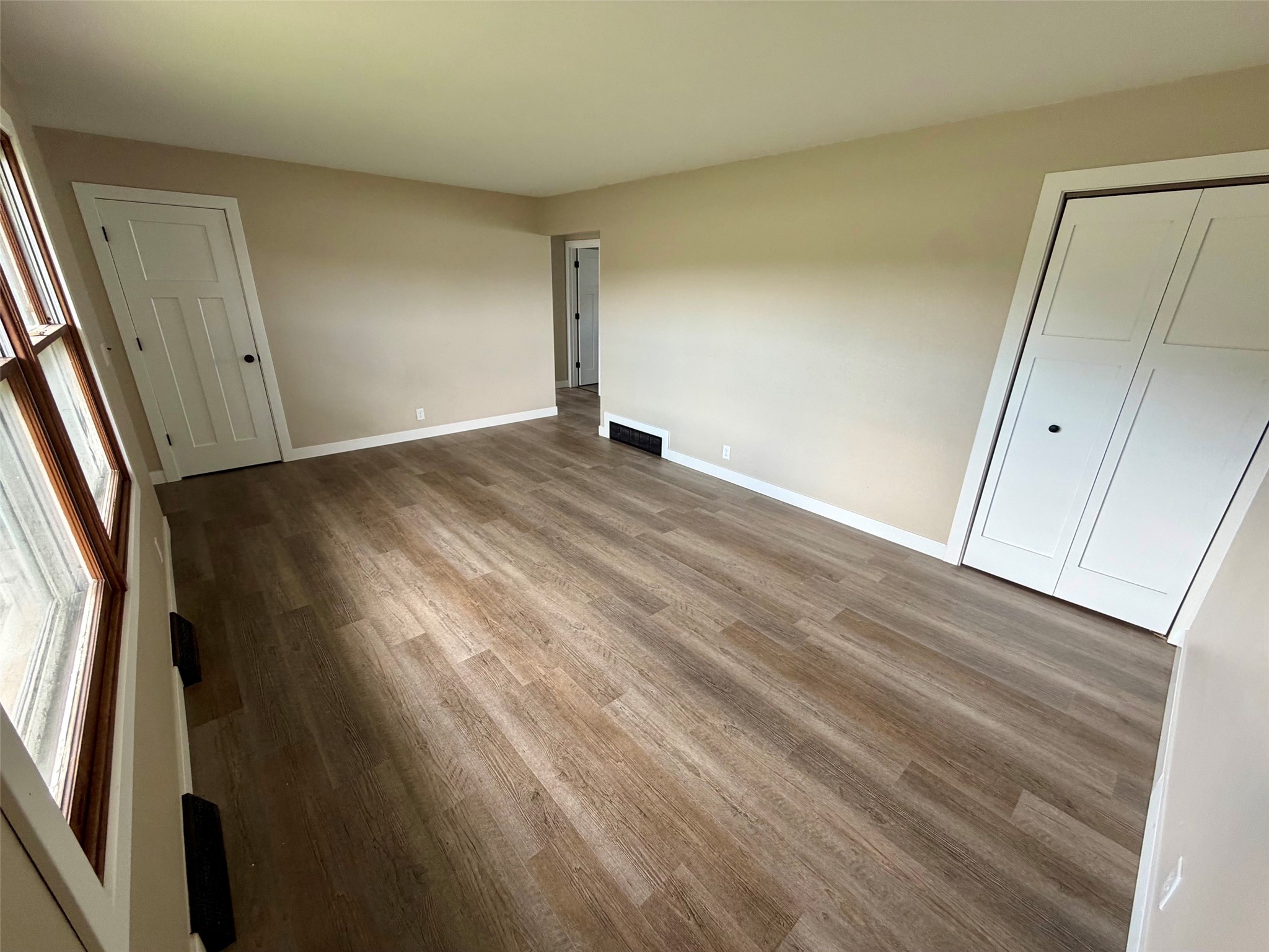 650-652 W Macarthur Avenue 1 & 2 Property Photo 2