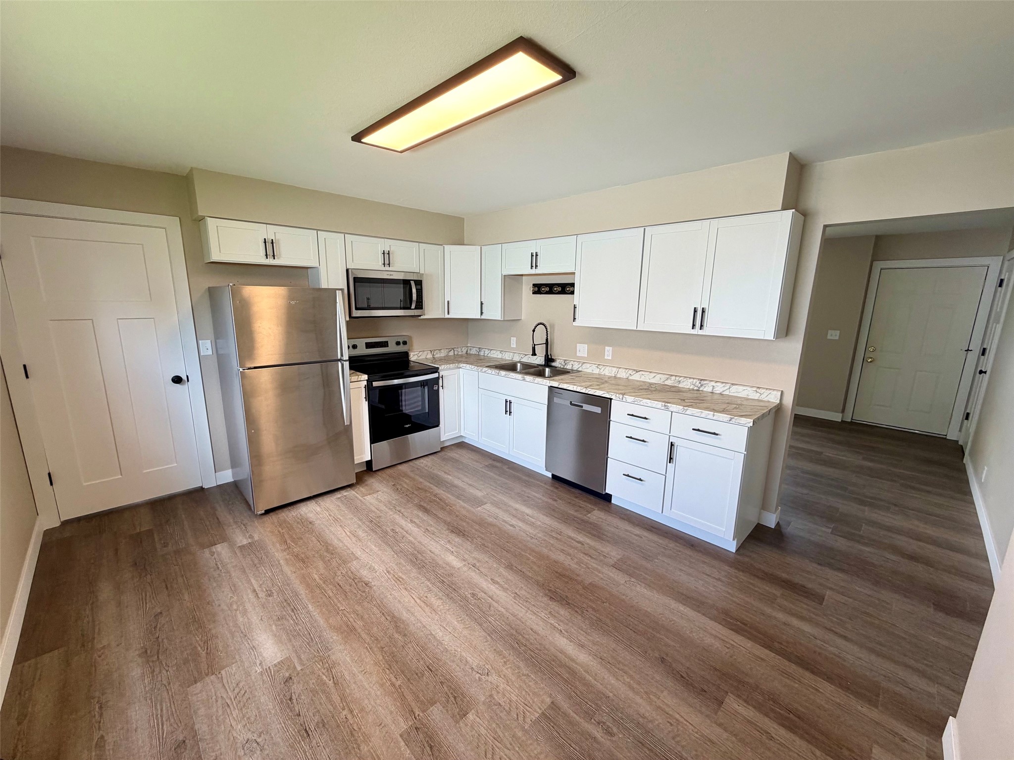 650-652 W Macarthur Avenue 1 & 2 Property Photo 3