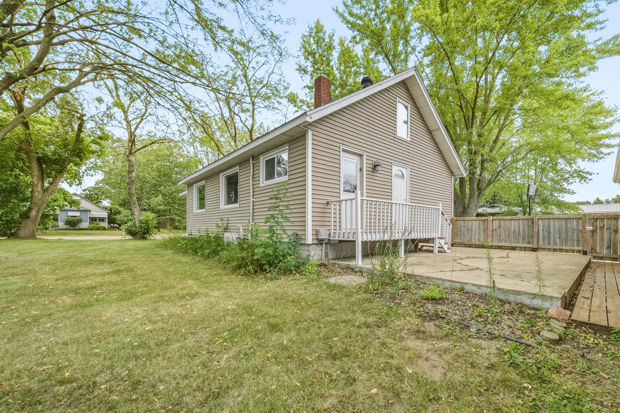 479 Irvine Street Property Photo 4