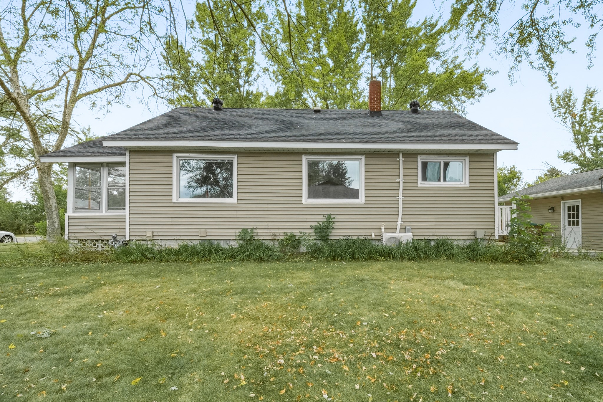 479 Irvine Street Property Photo 6
