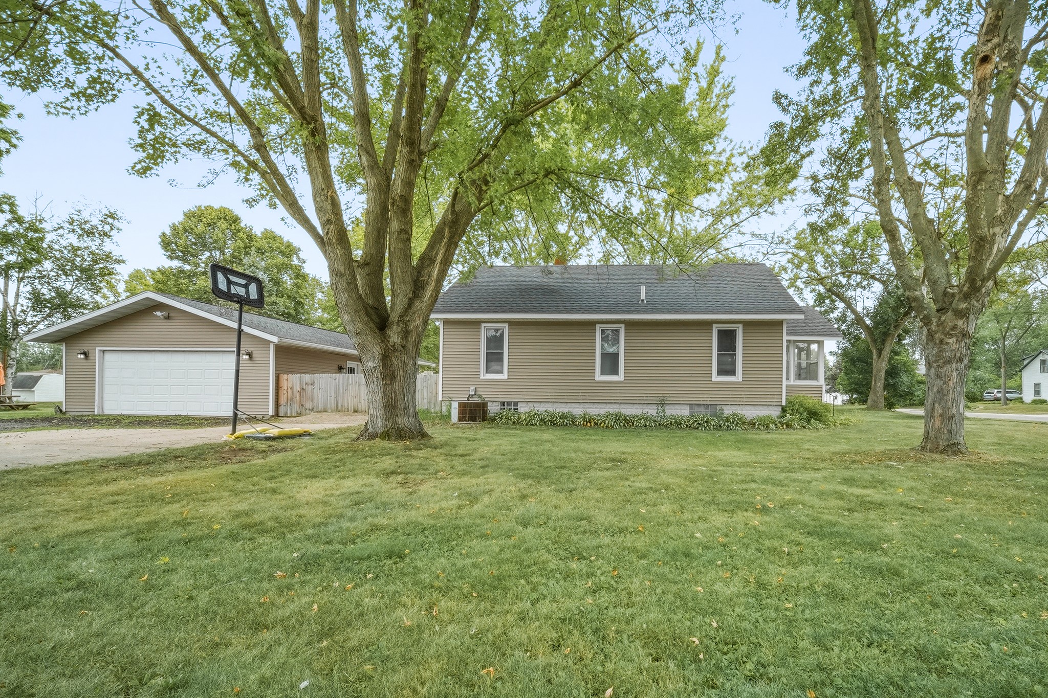 479 Irvine Street Property Photo 7