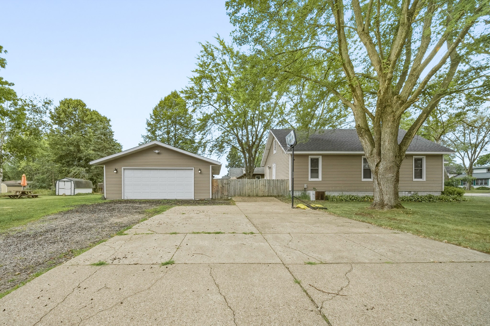 479 Irvine Street Property Photo 8