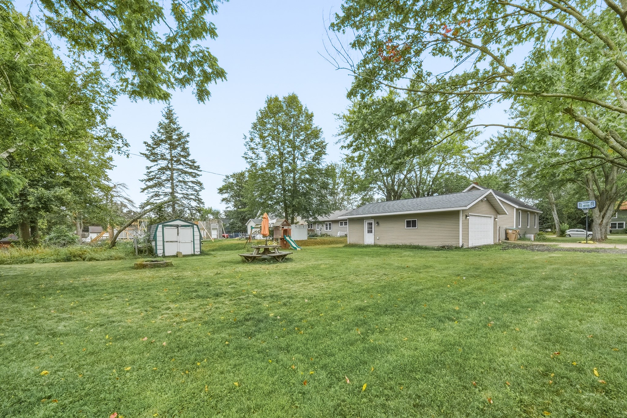 479 Irvine Street Property Photo 11