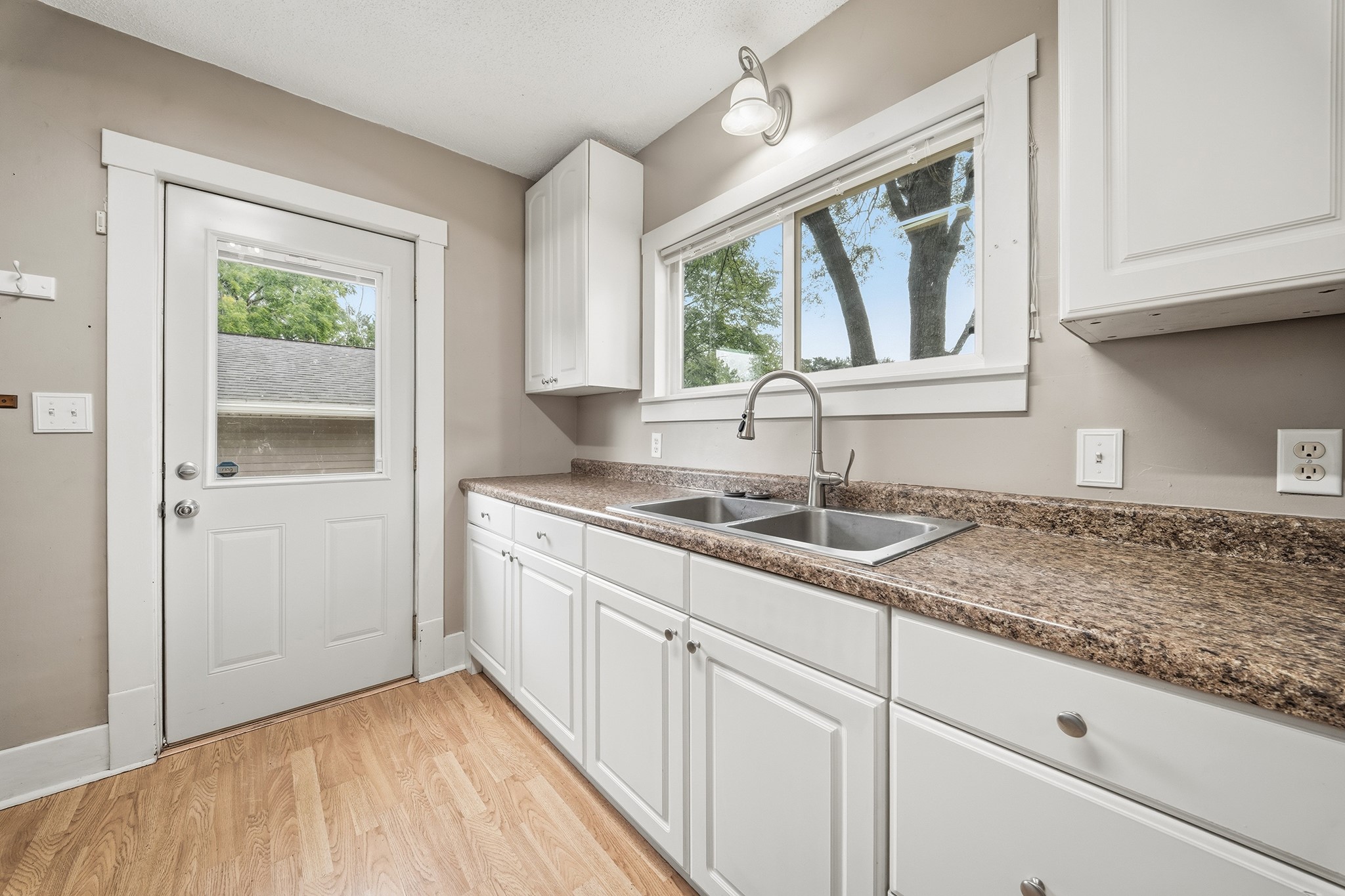 479 Irvine Street Property Photo 25