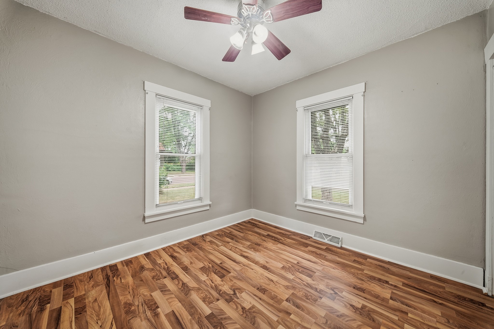 479 Irvine Street Property Photo 27