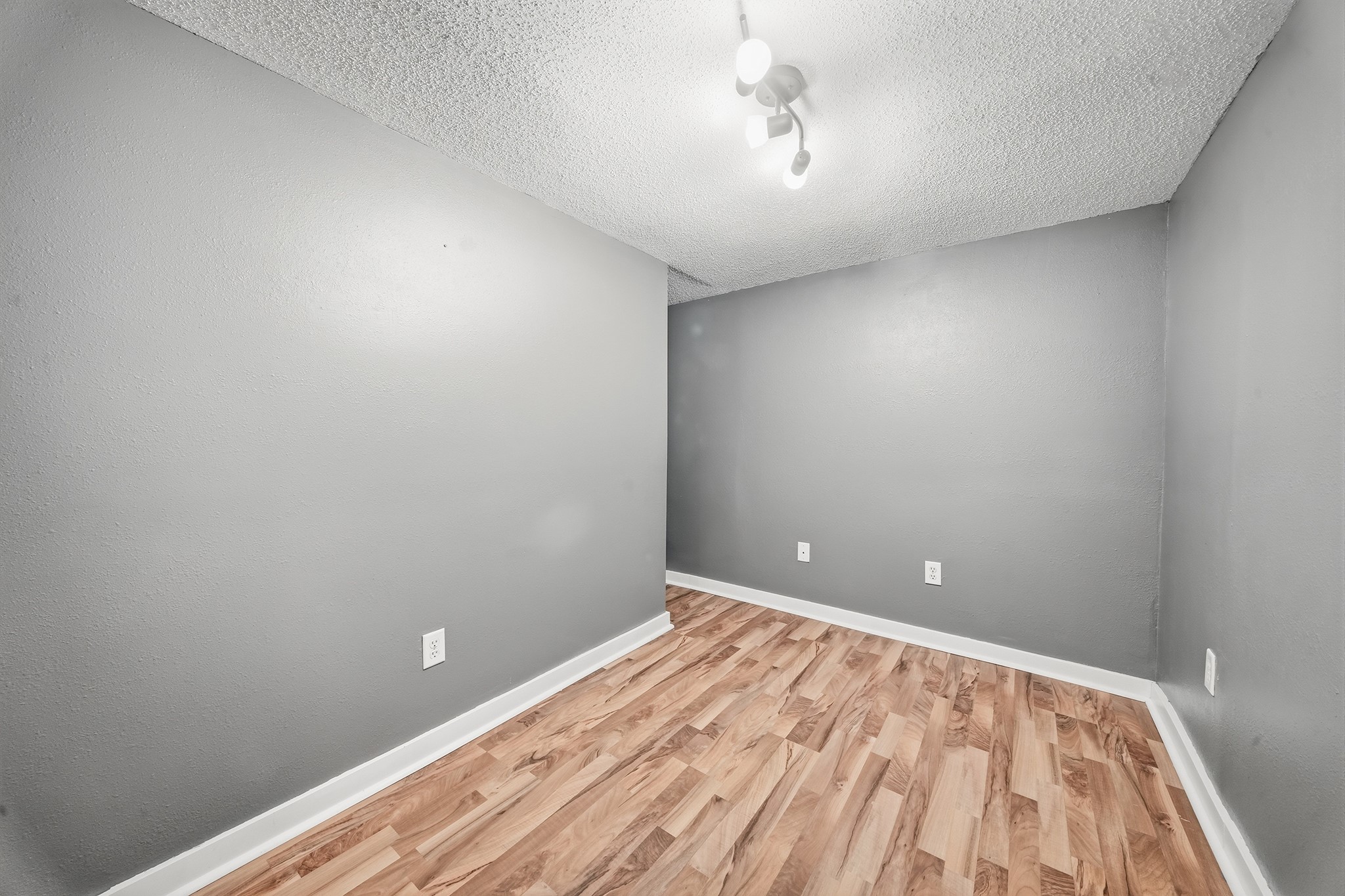 479 Irvine Street Property Photo 37