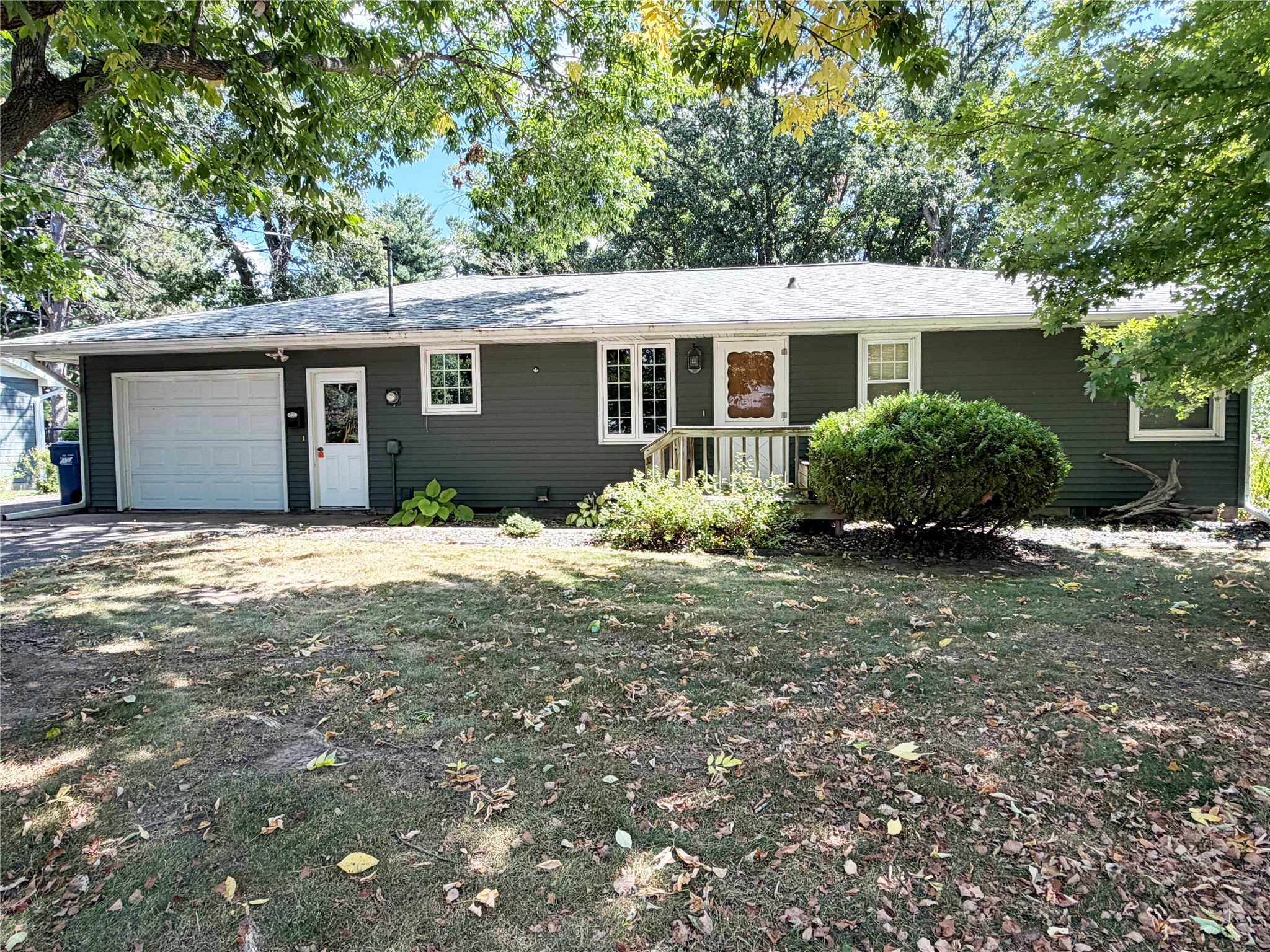 1105 Bayview Avenue Property Photo 1