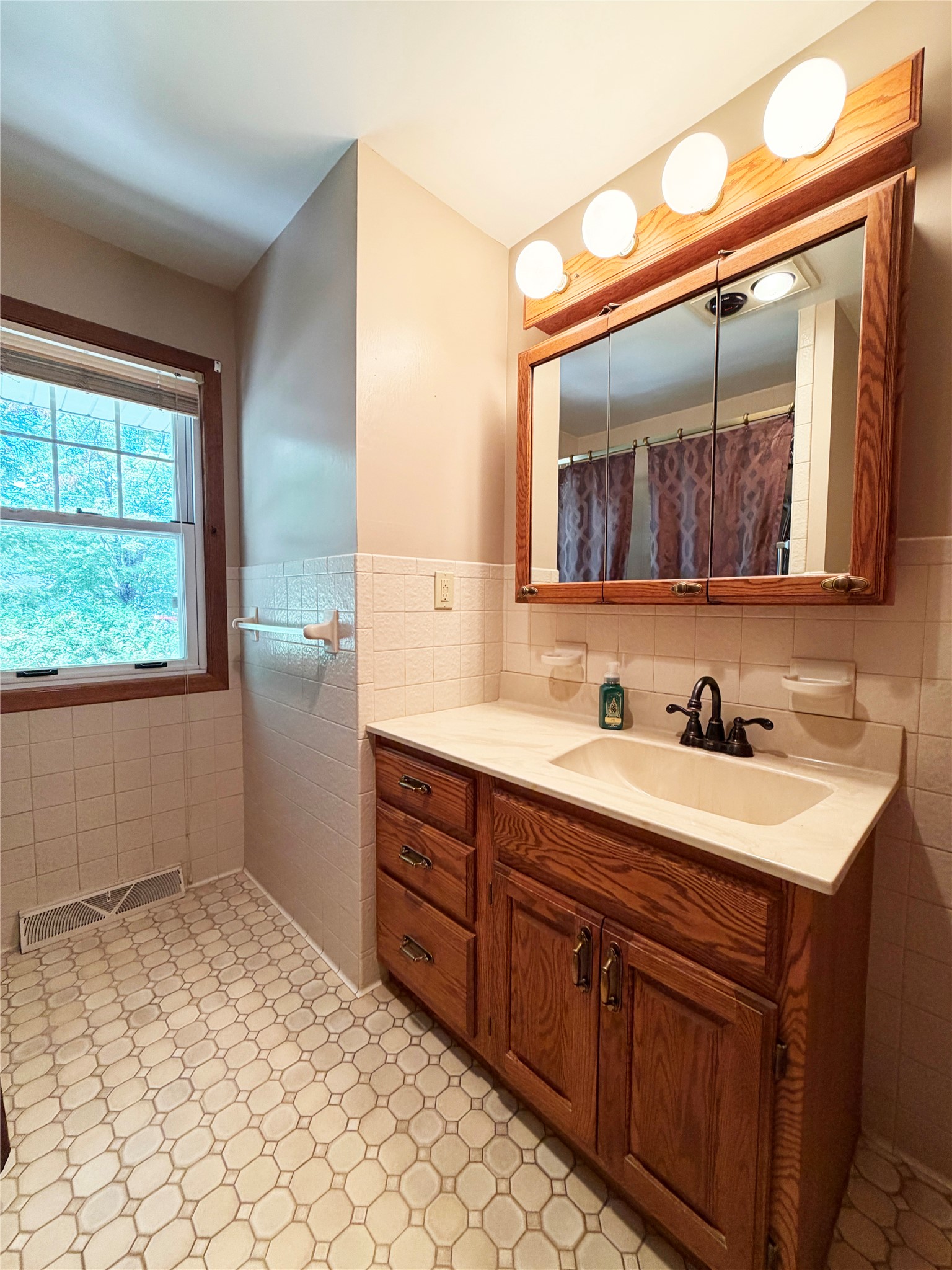 1105 Bayview Avenue Property Photo 24