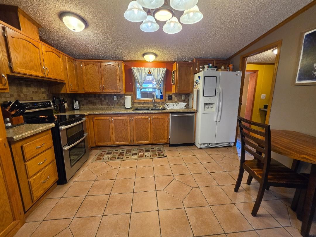 2560 8 3/4 Street Property Photo 18