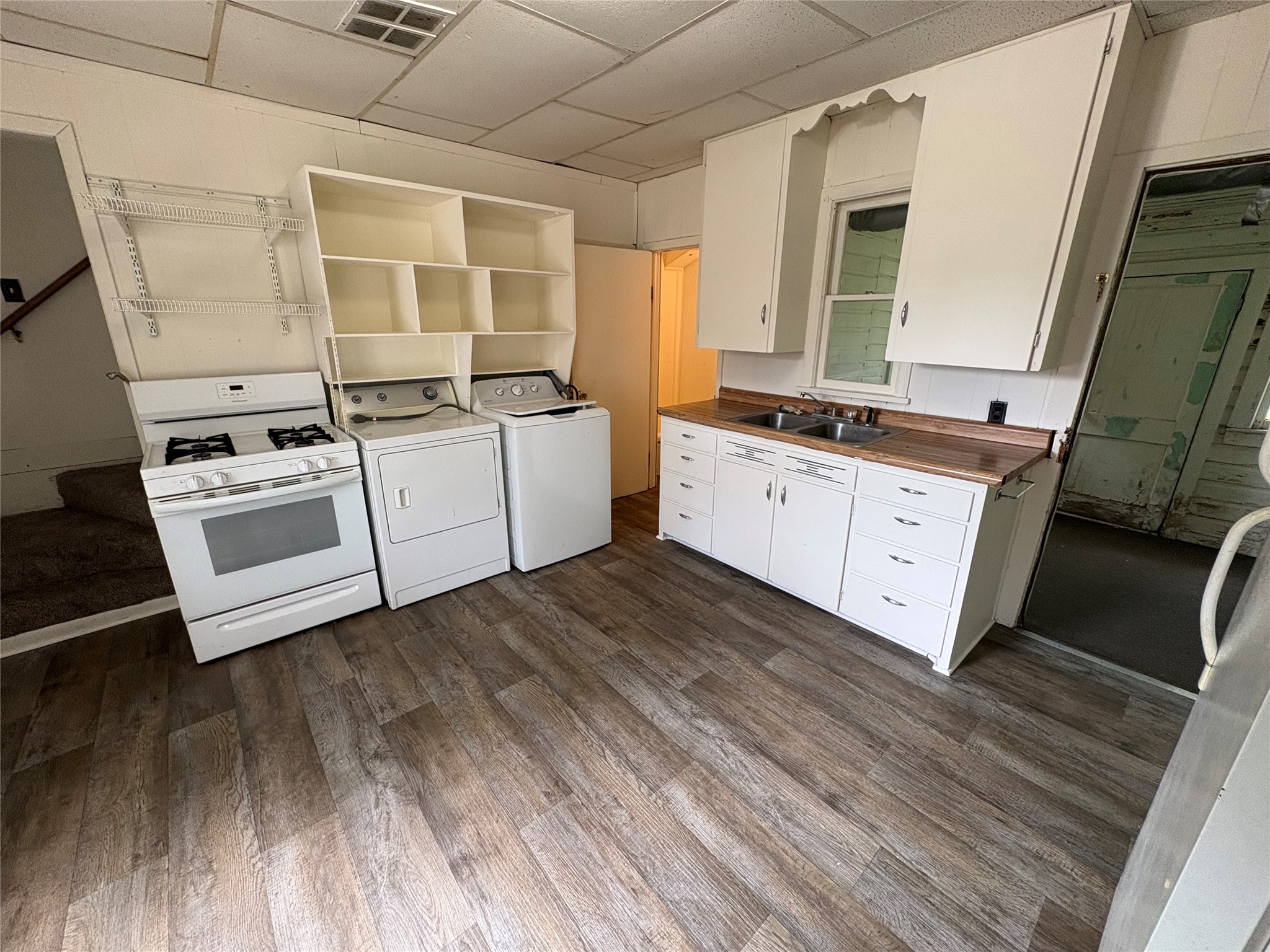 1809 6th Street E Property Photo 2