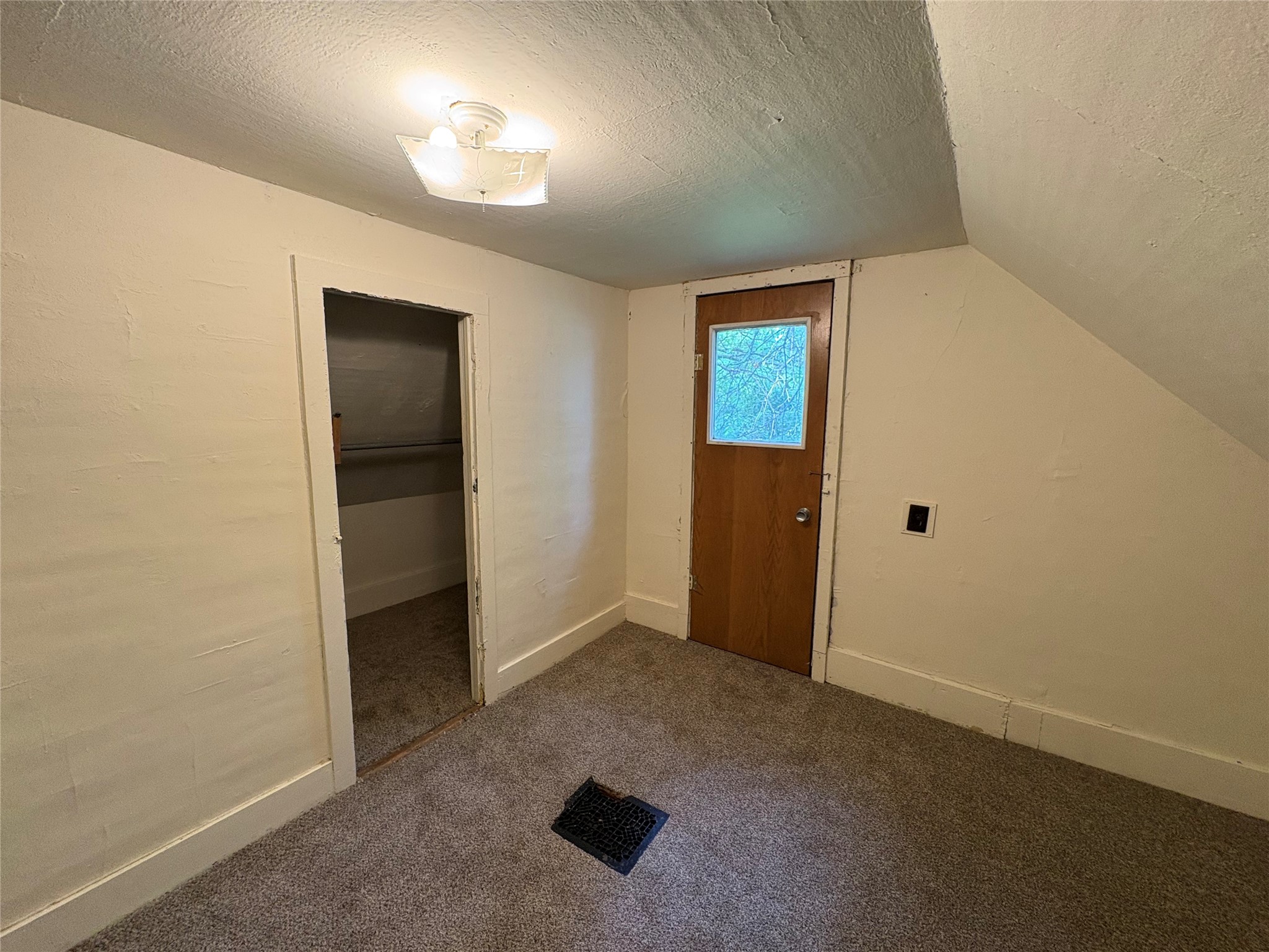 1809 6th Street E Property Photo 6