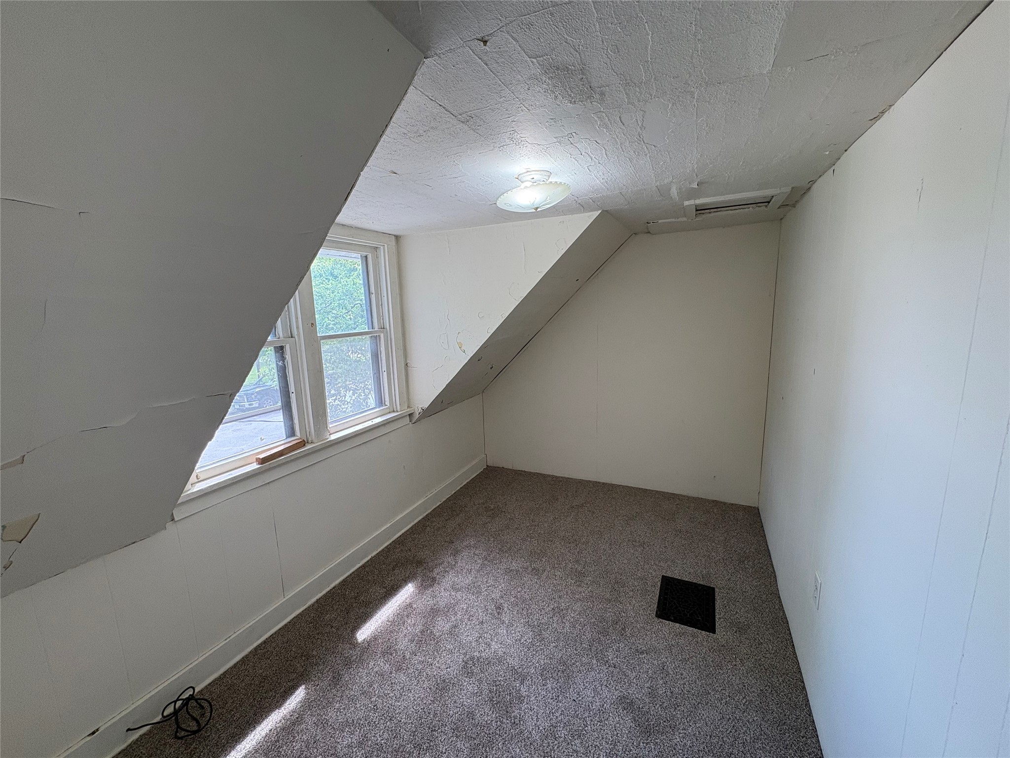 1809 6th Street E Property Photo 7