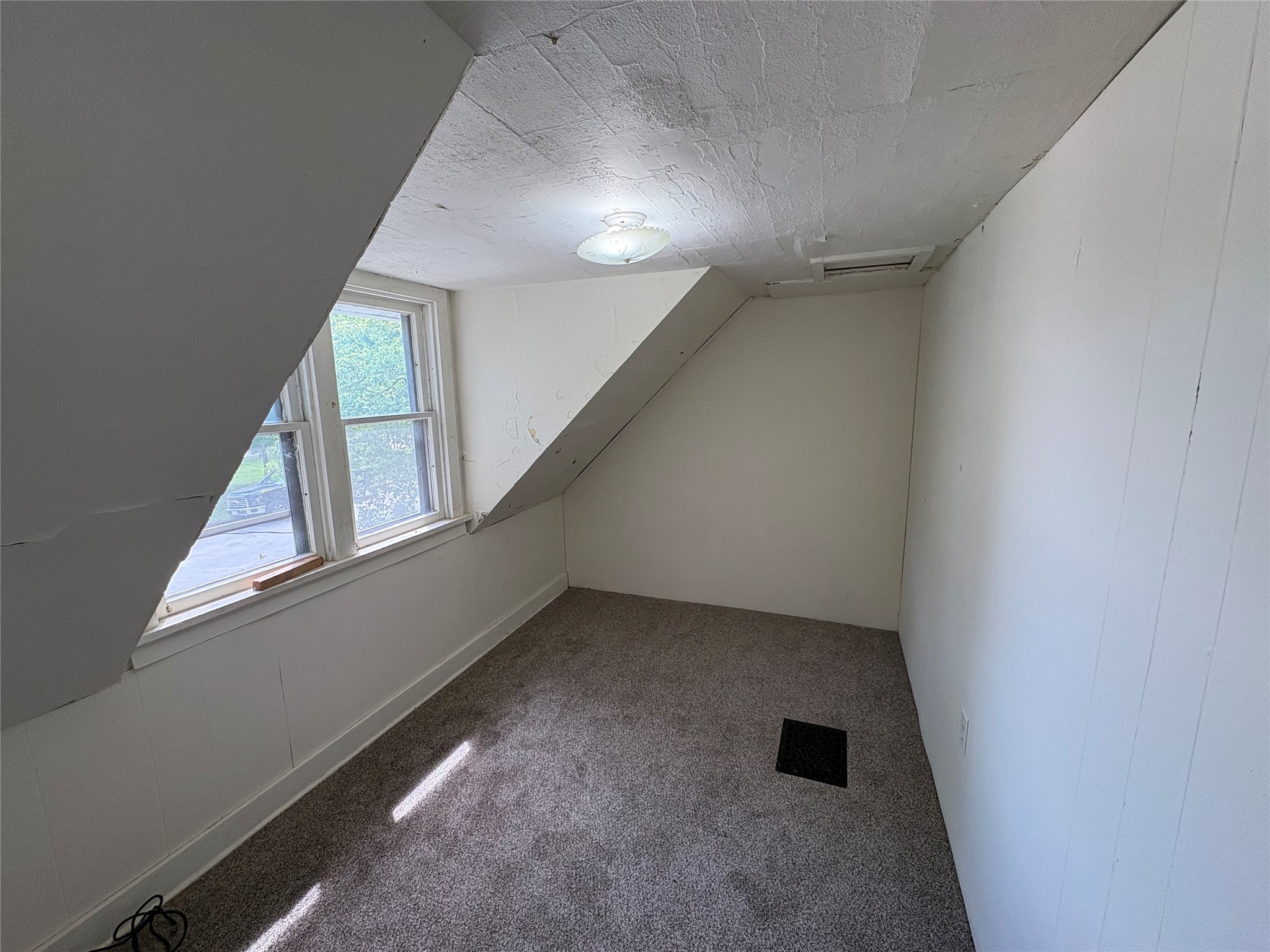 1809 6th Street E Property Photo 8