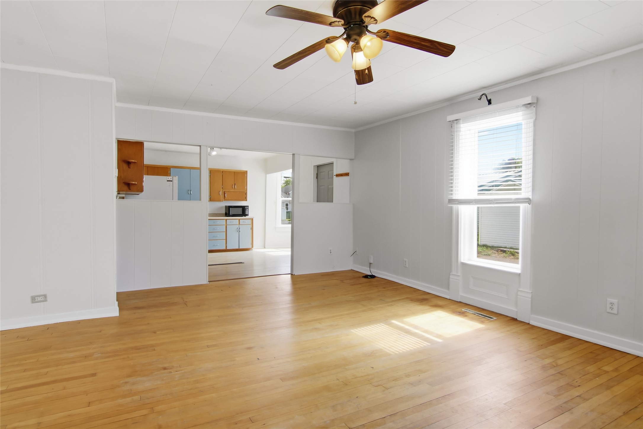 107 S Grove Street 1 & 2 Property Photo 2