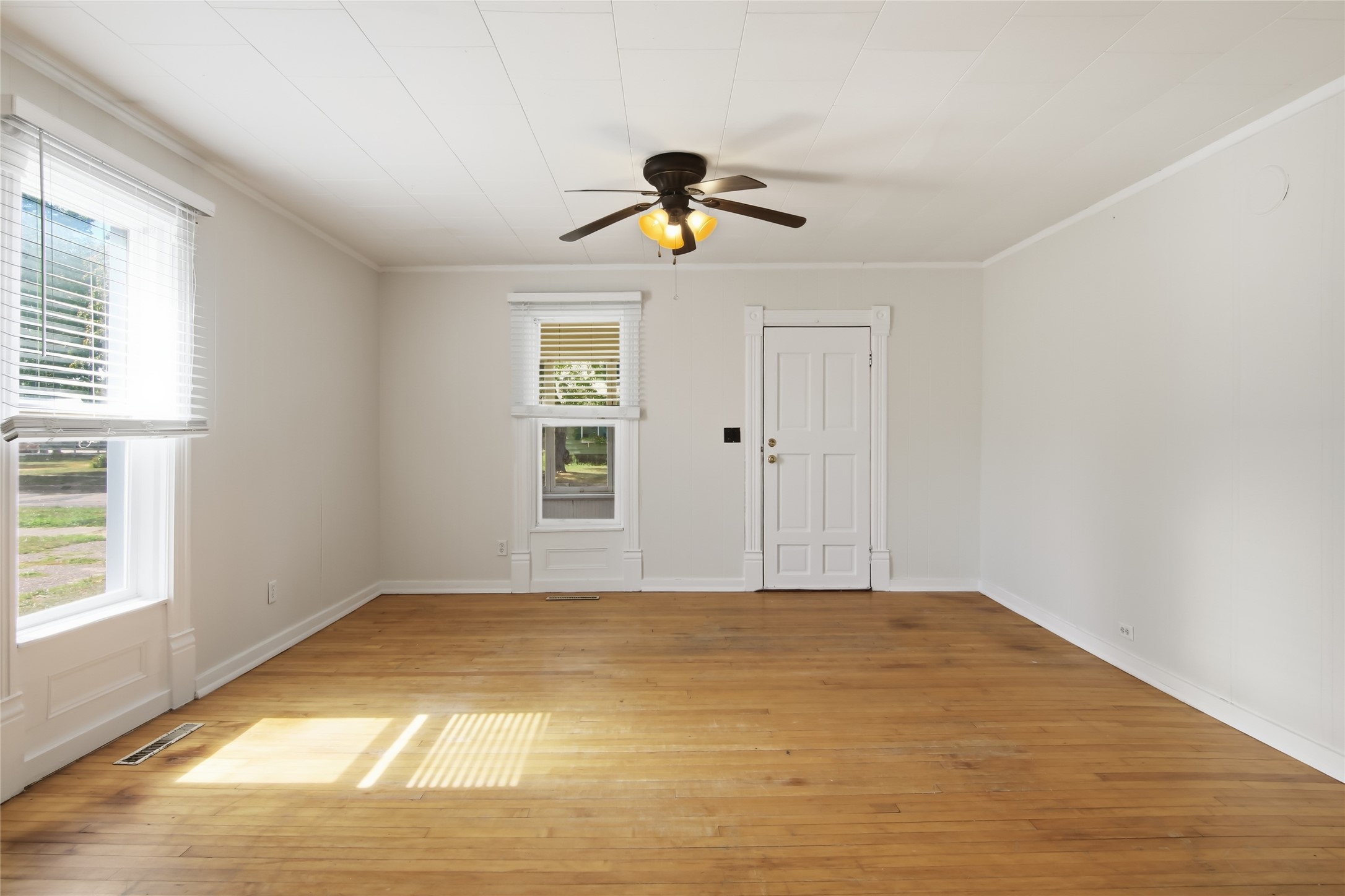 107 S Grove Street 1 & 2 Property Photo 3