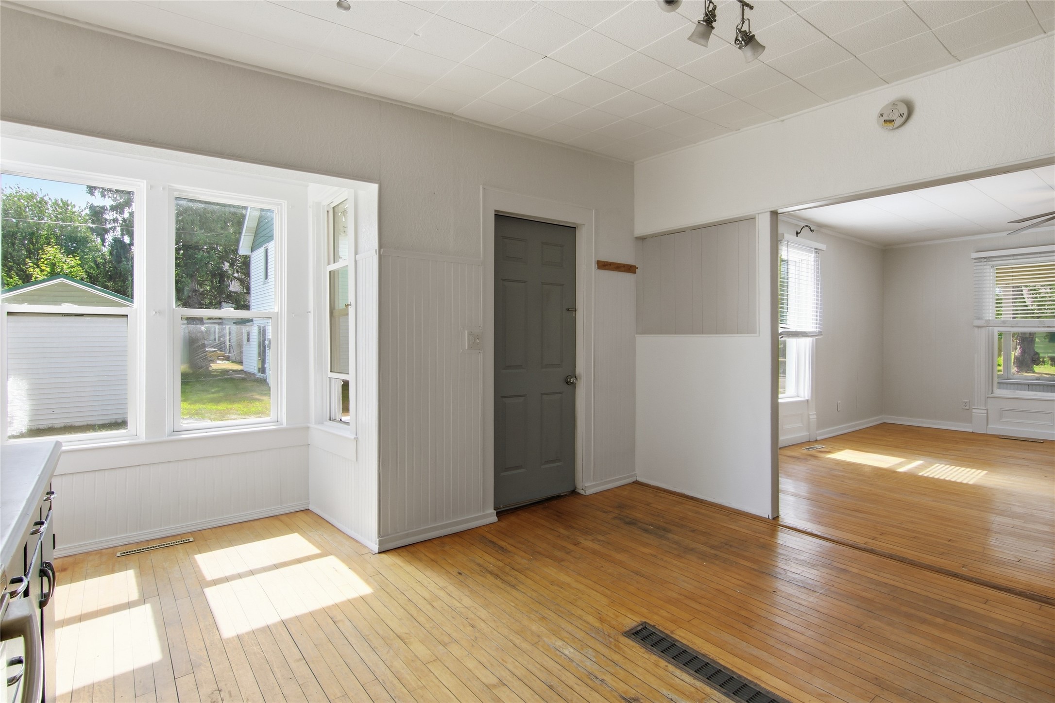 107 S Grove Street 1 & 2 Property Photo 8
