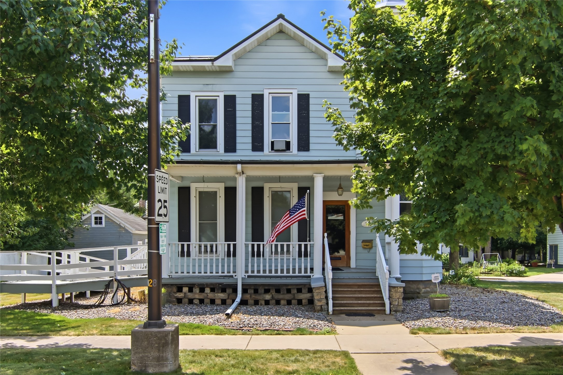 718 Bay Street Property Photo 1