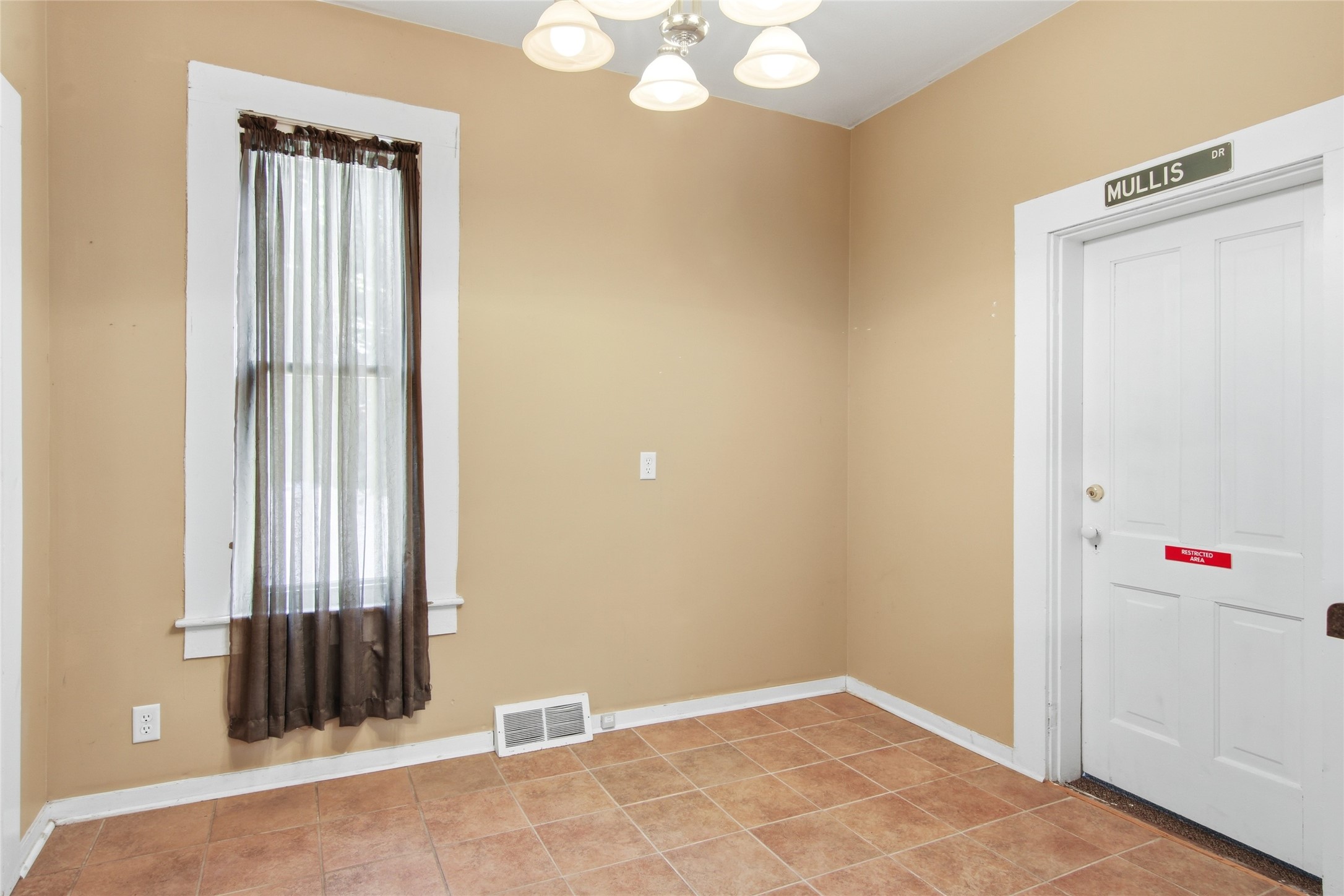 718 Bay Street Property Photo 21
