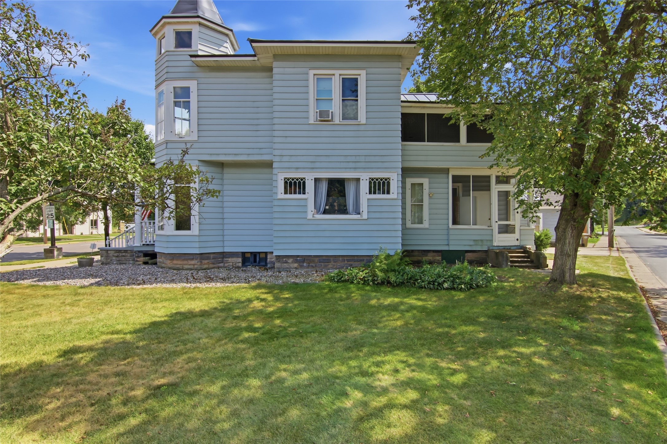 718 Bay Street Property Photo 43