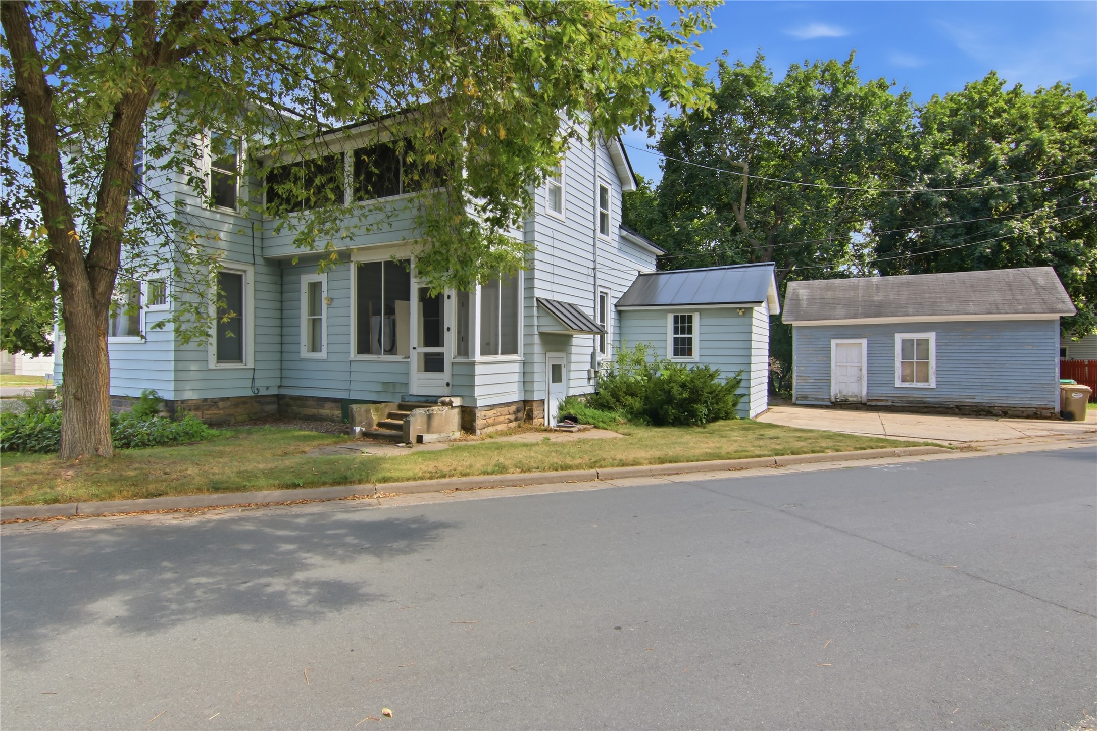 718 Bay Street Property Photo 44