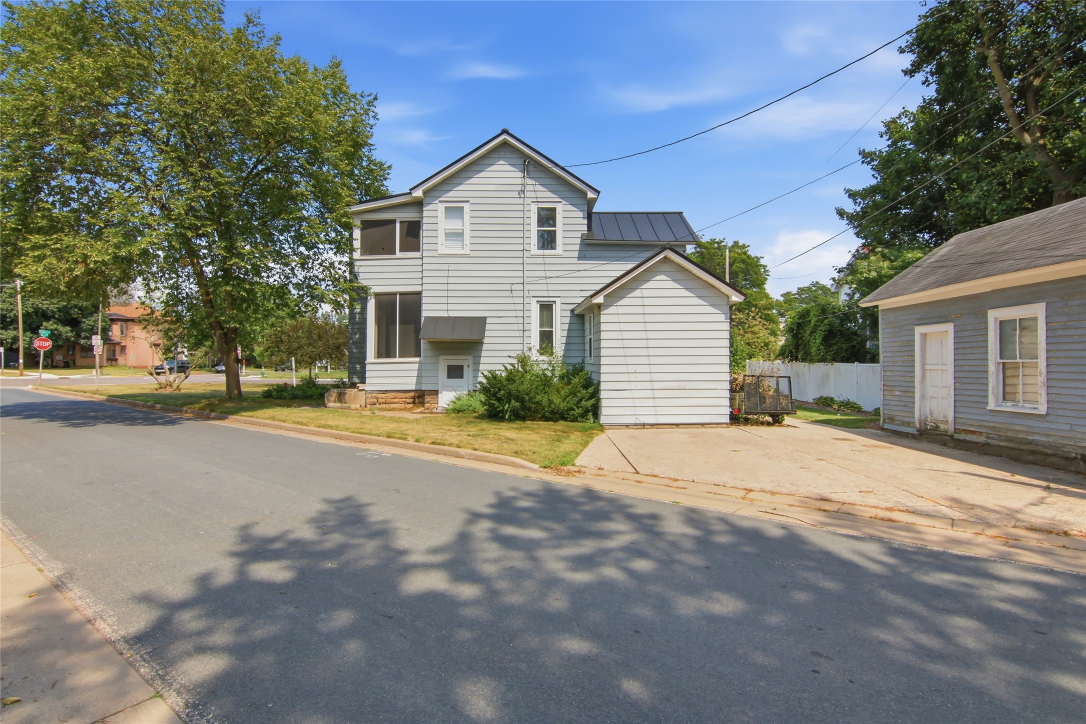 718 Bay Street Property Photo 45