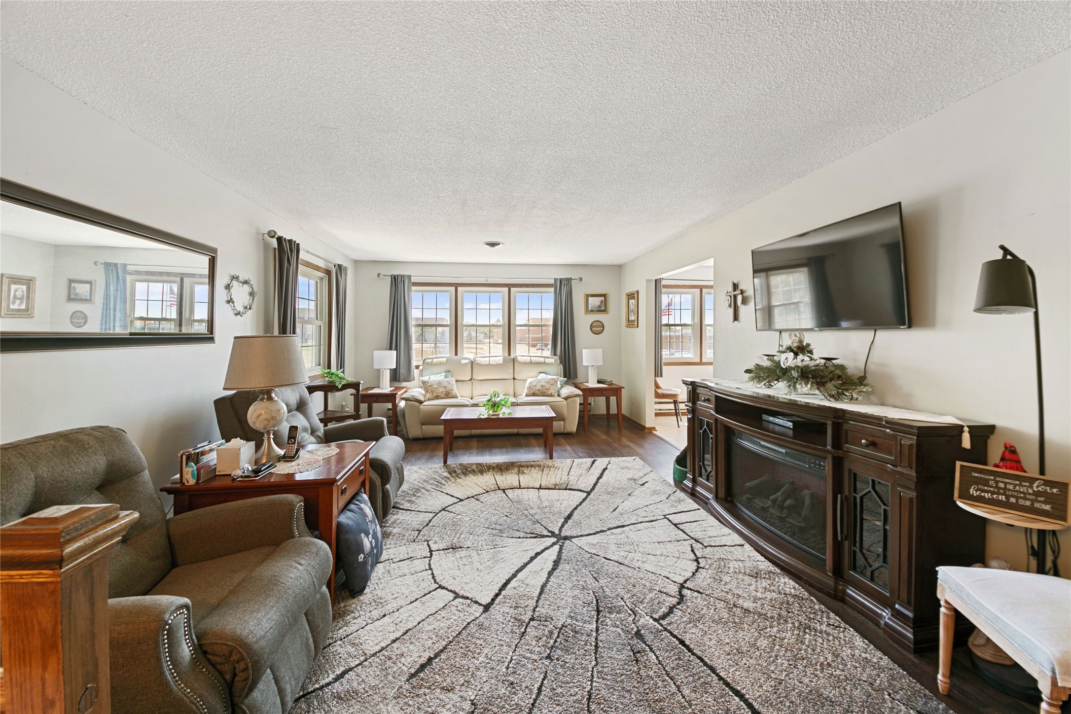 321 W Warner Street Property Photo 4