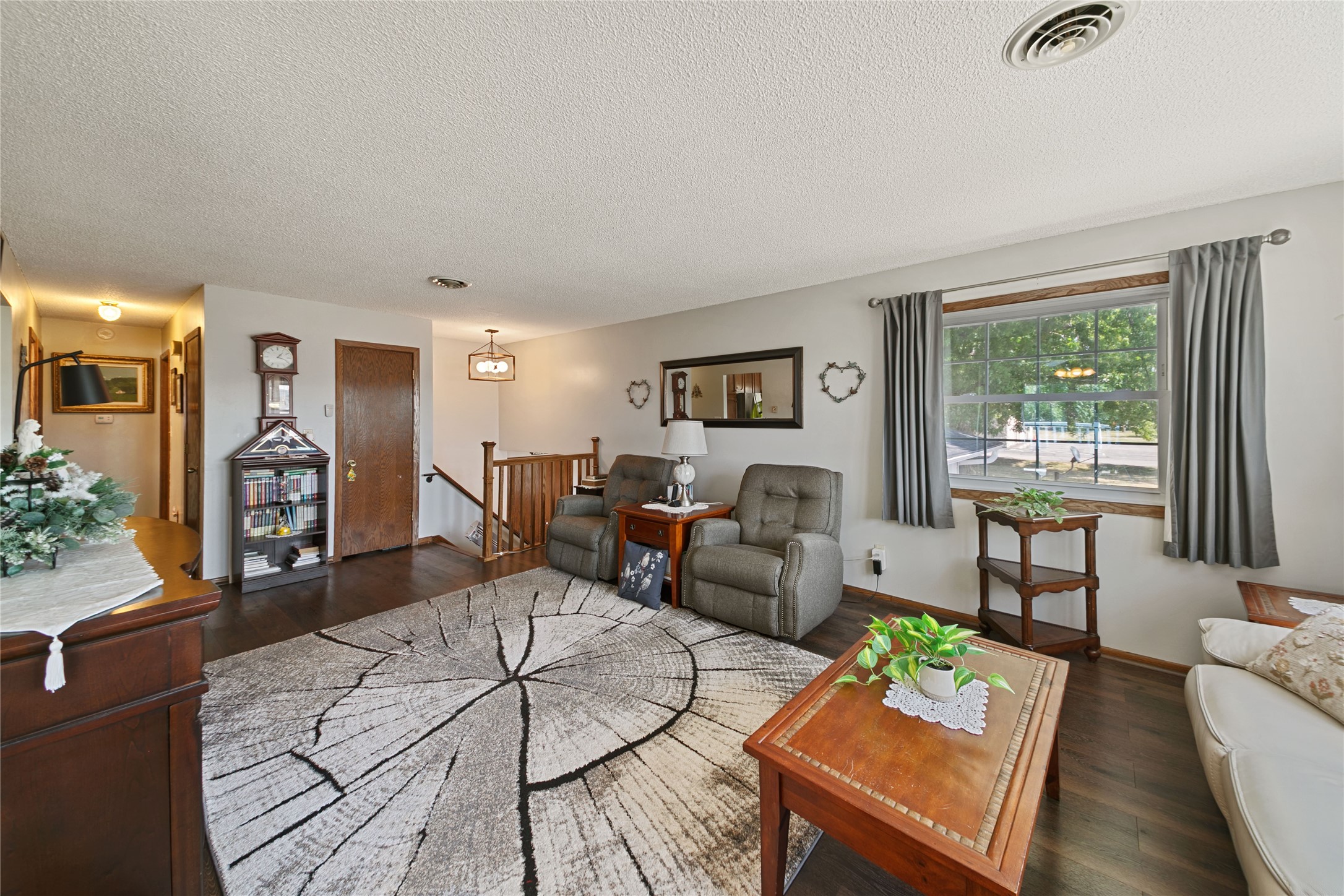 321 W Warner Street Property Photo 5