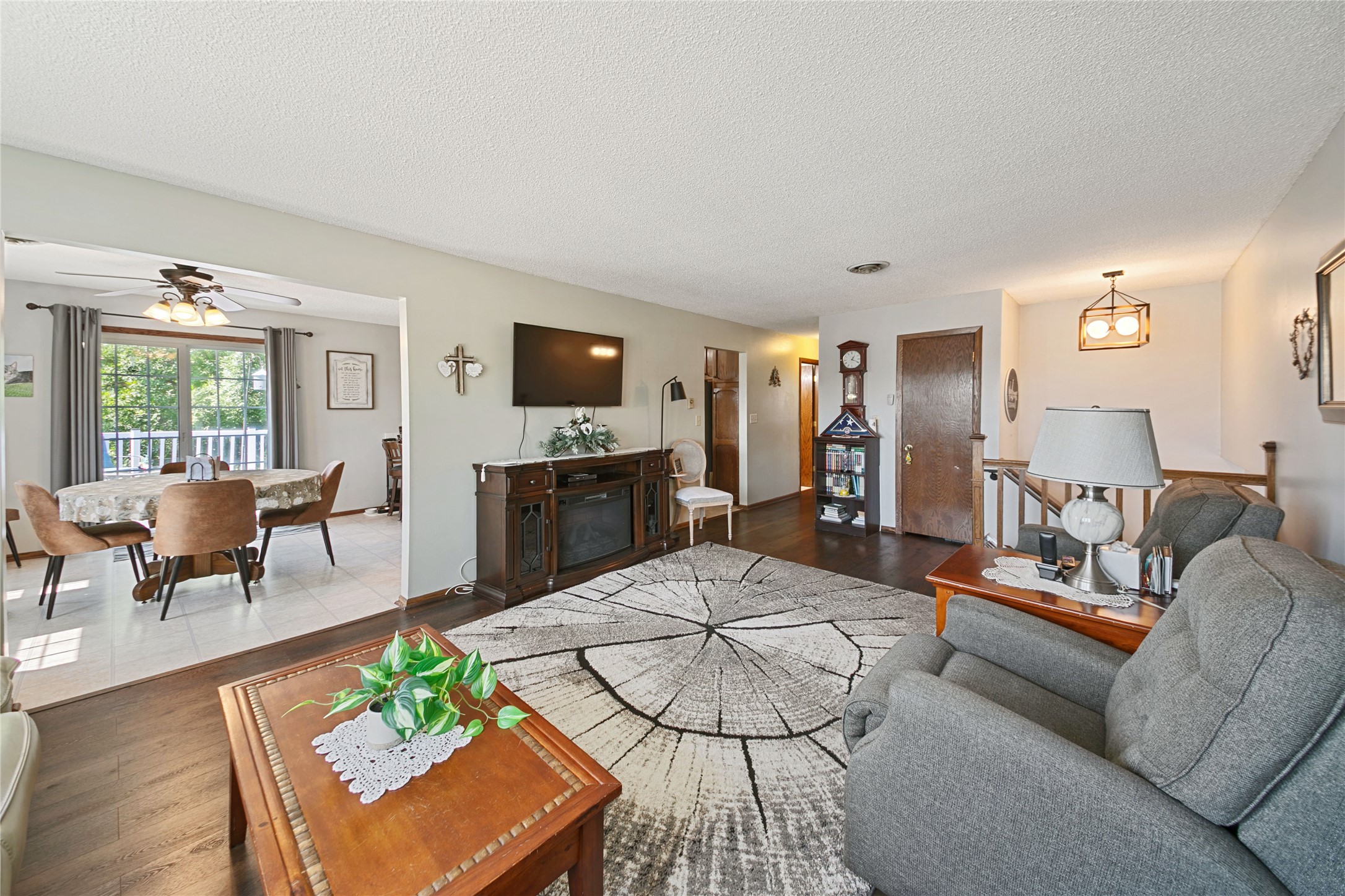 321 W Warner Street Property Photo 6
