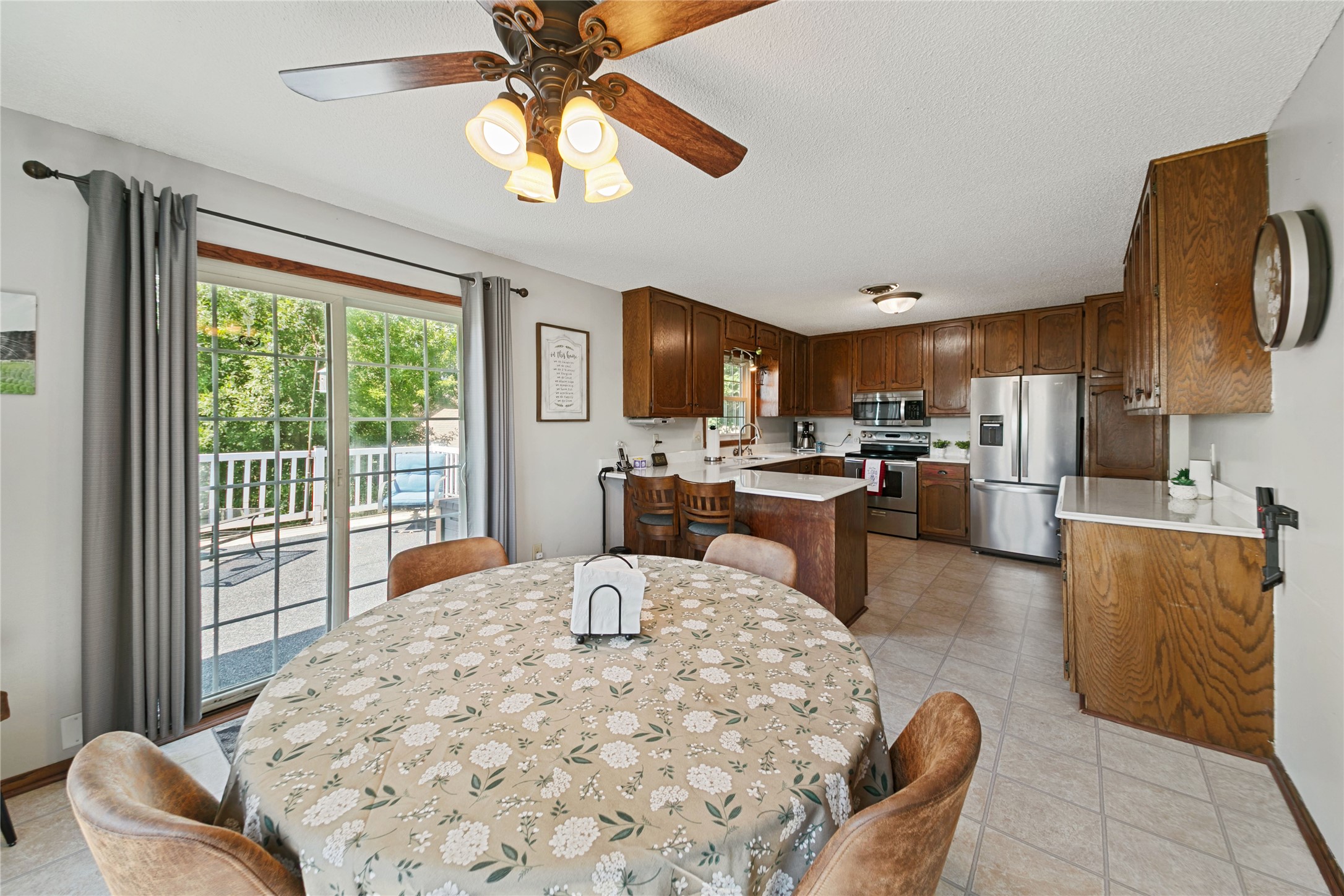 321 W Warner Street Property Photo 8